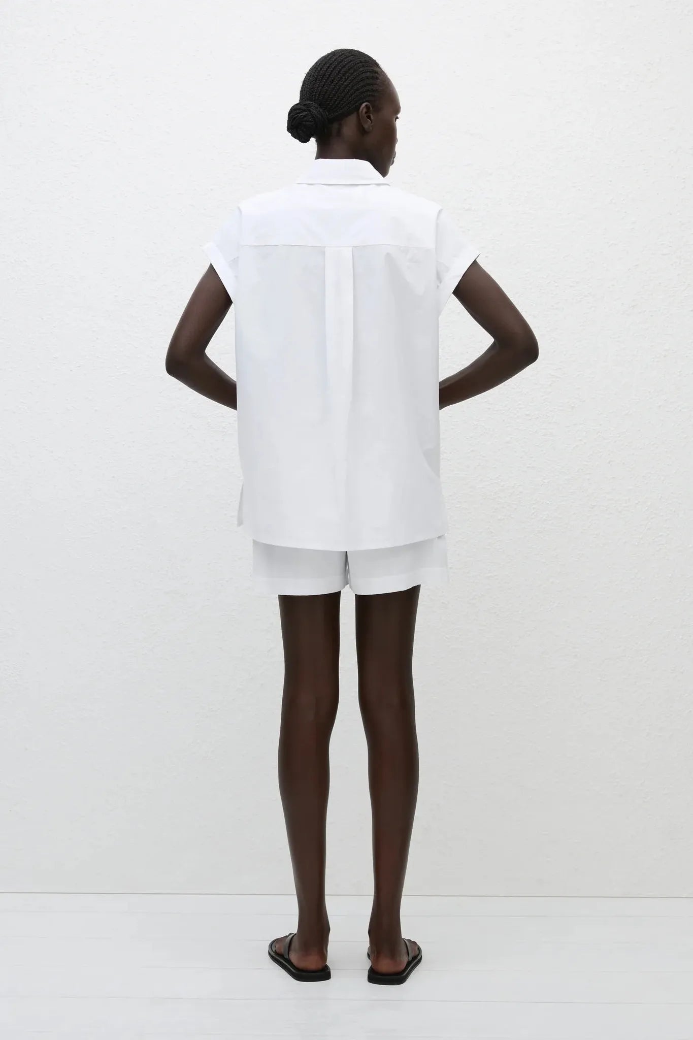Relaxed Sleeveless Shirt (White)